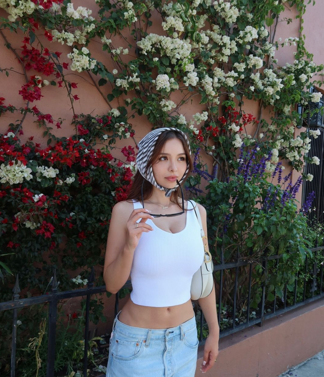 Những mẫu váy, áo hai dây được Sophie Mudd yêu thích hơn cả. Ảnh: IG sophiemudd