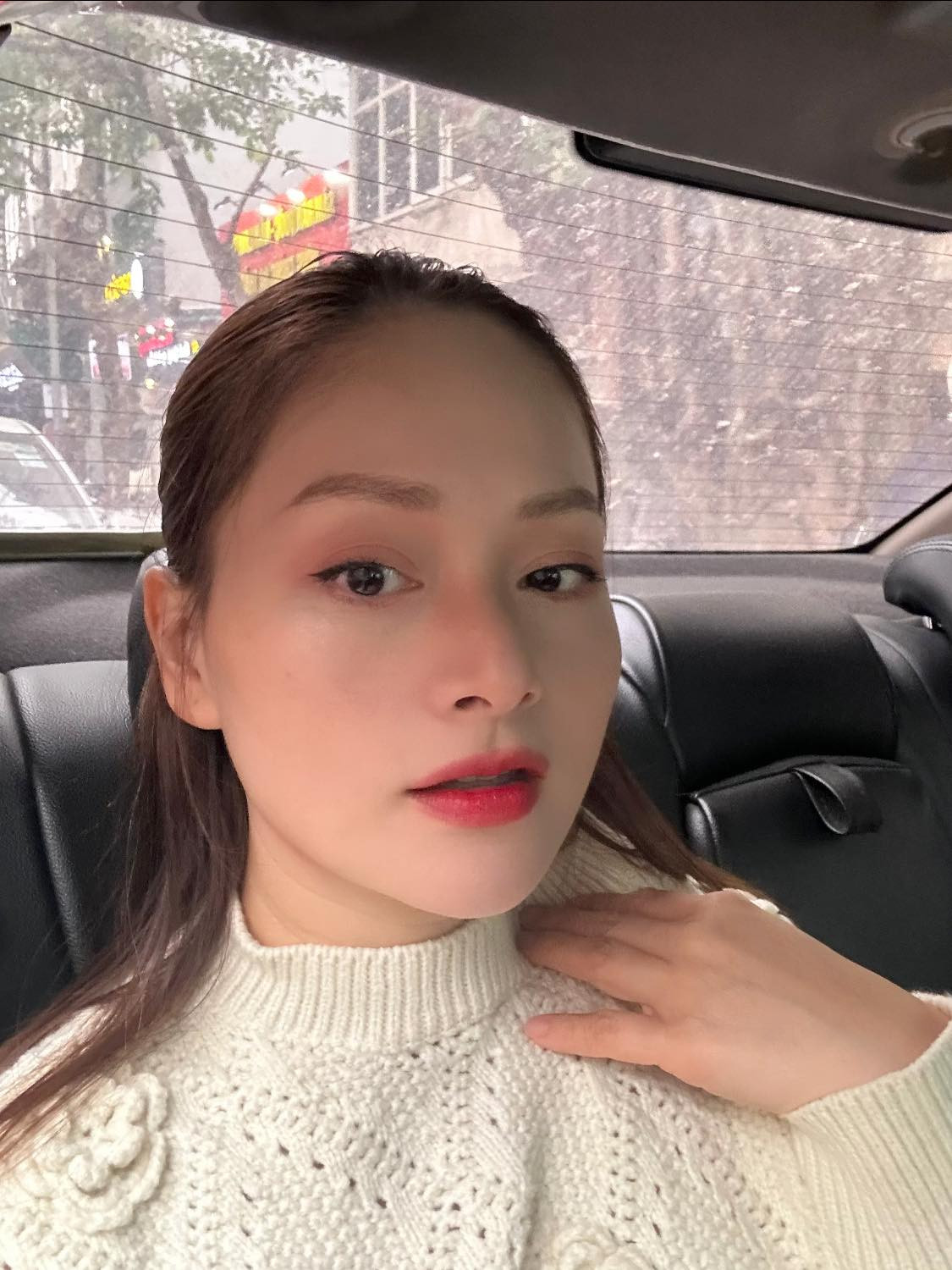 Diễn viên Lan Phương selfie khoe vẻ xinh đẹp mặn mà của mẹ 2 con. Ảnh: FB Lan Phuong Nguyen