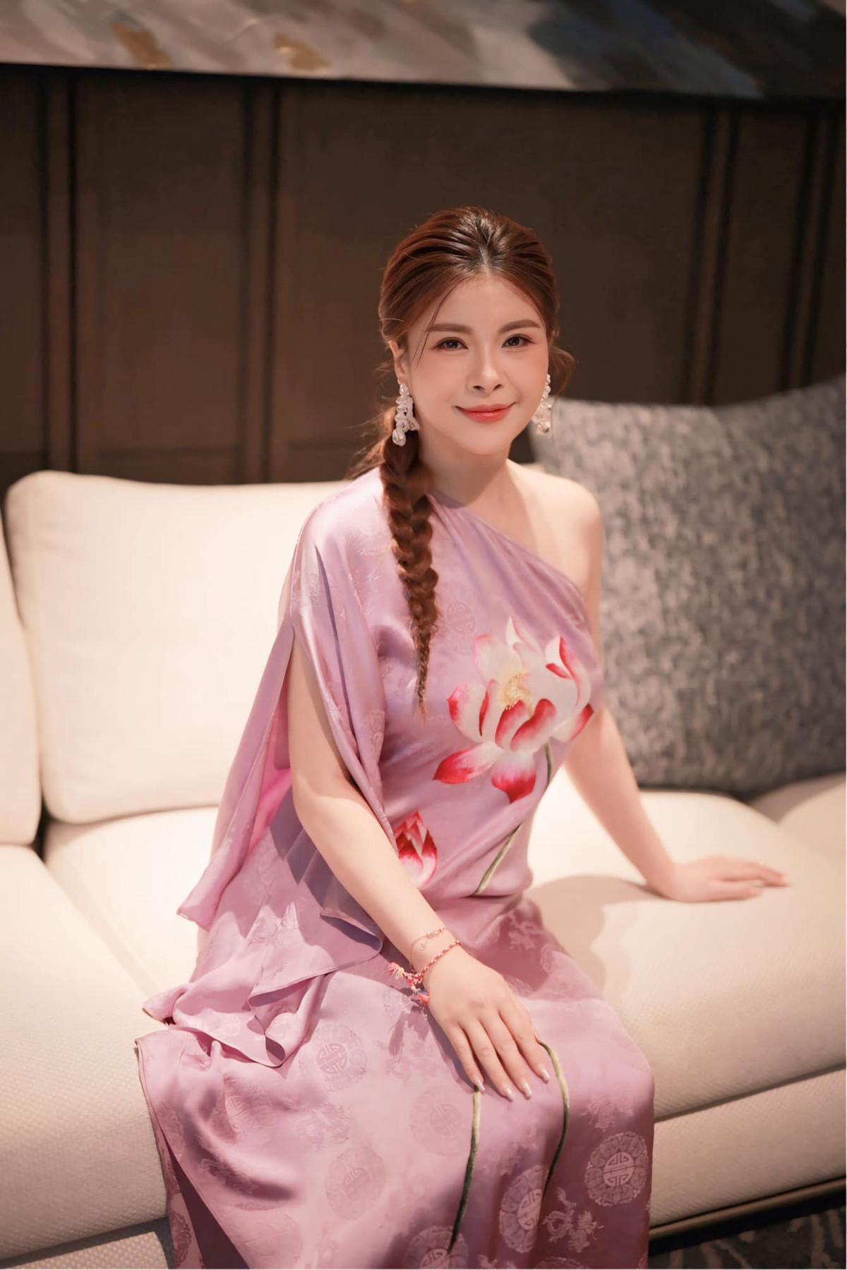 Trên trang cá nhân, Kim Oanh thường xuyên chia sẻ những hình ảnh đời thường với phong cách trẻ trung, năng động. Ảnh: FB Oanh Đào