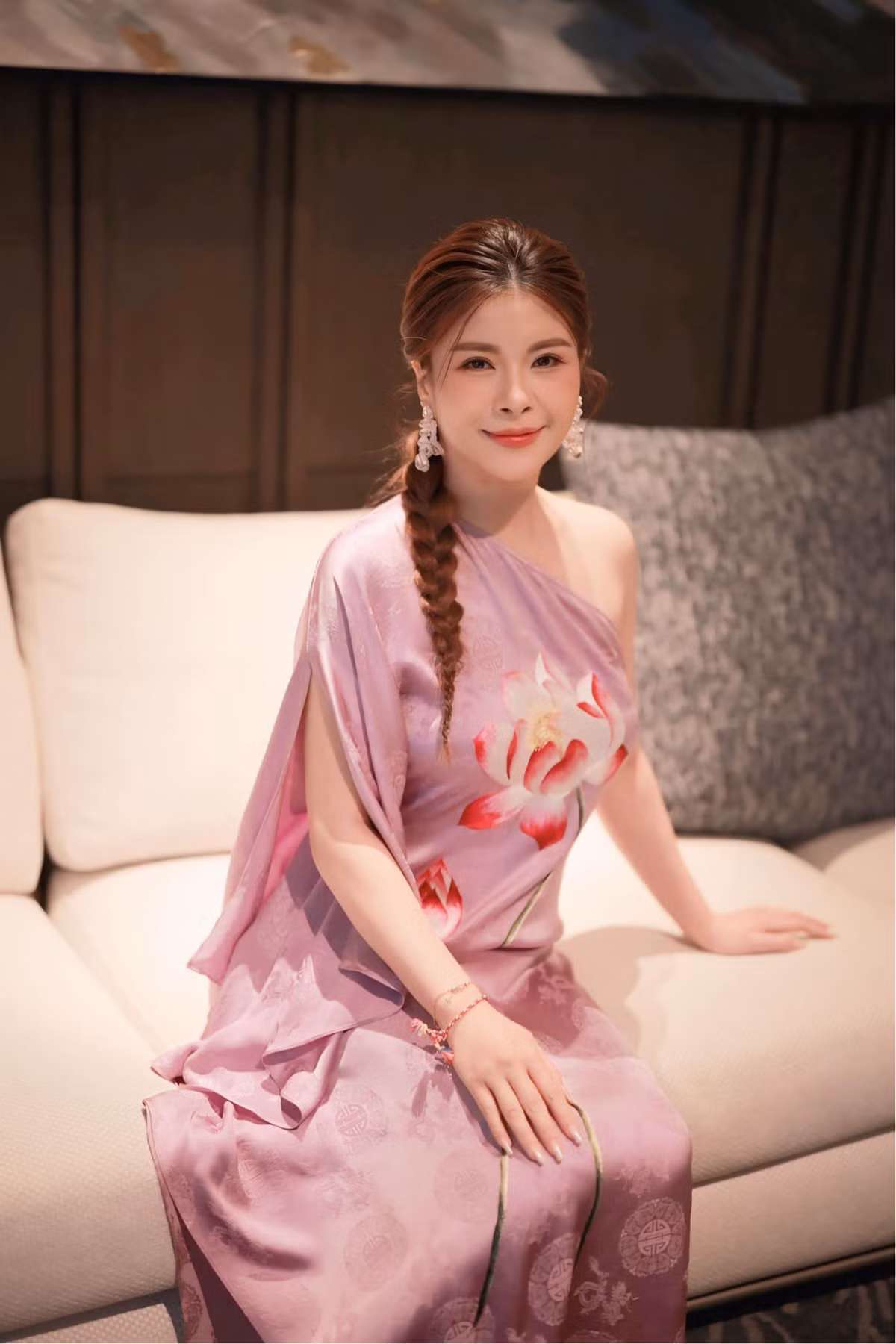 Trên trang cá nhân, Kim Oanh thường xuyên chia sẻ những hình ảnh đời thường với phong cách trẻ trung, năng động. Ảnh: FB Oanh Đào