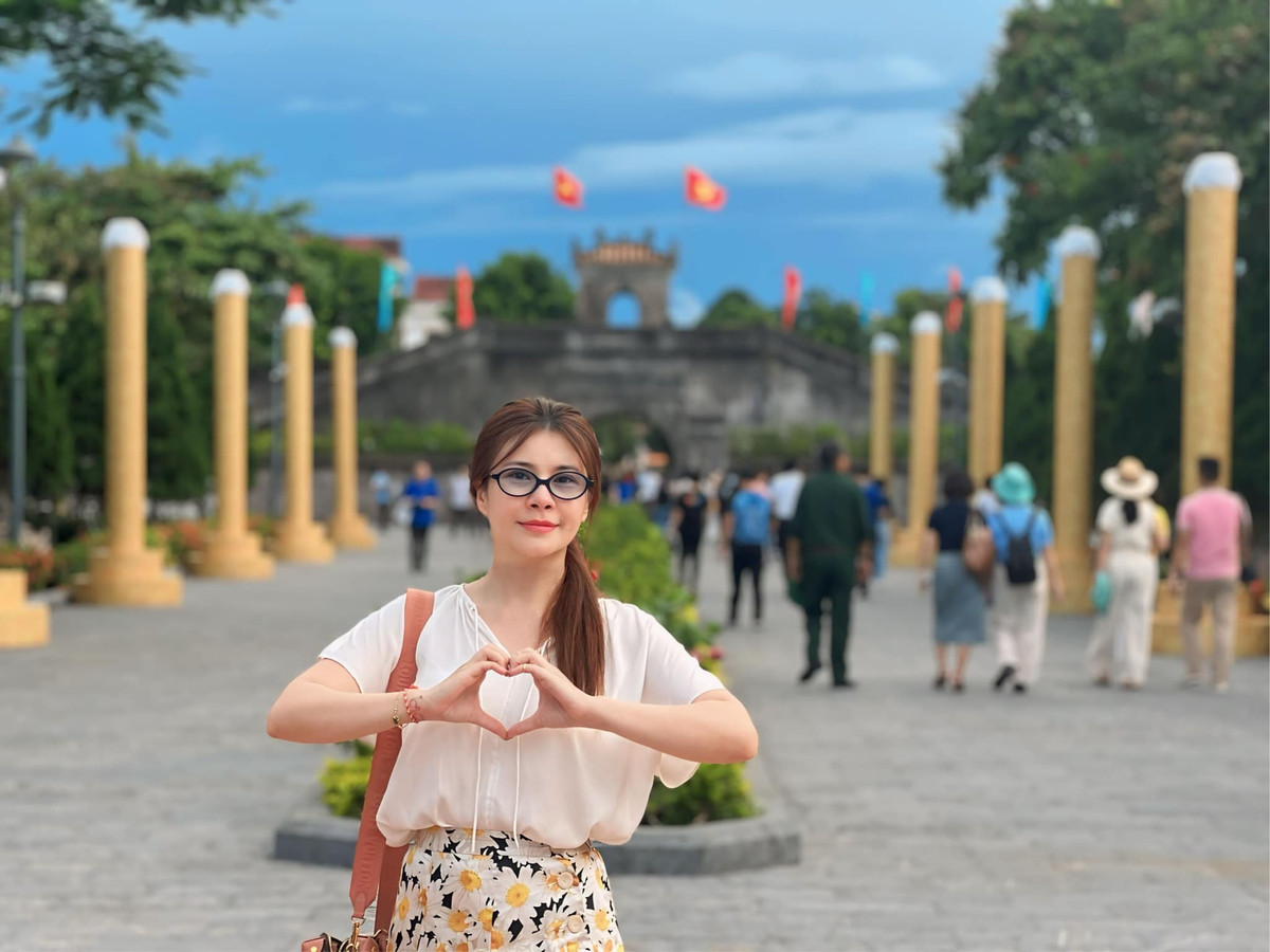 Bí quyết giúp Kim Oanh giữ gìn vóc dáng, nhan sắc ở tuổi U50 là chú trọng đến việc chăm sóc sức khỏe và làm đẹp. Ảnh: FB Oanh Đào