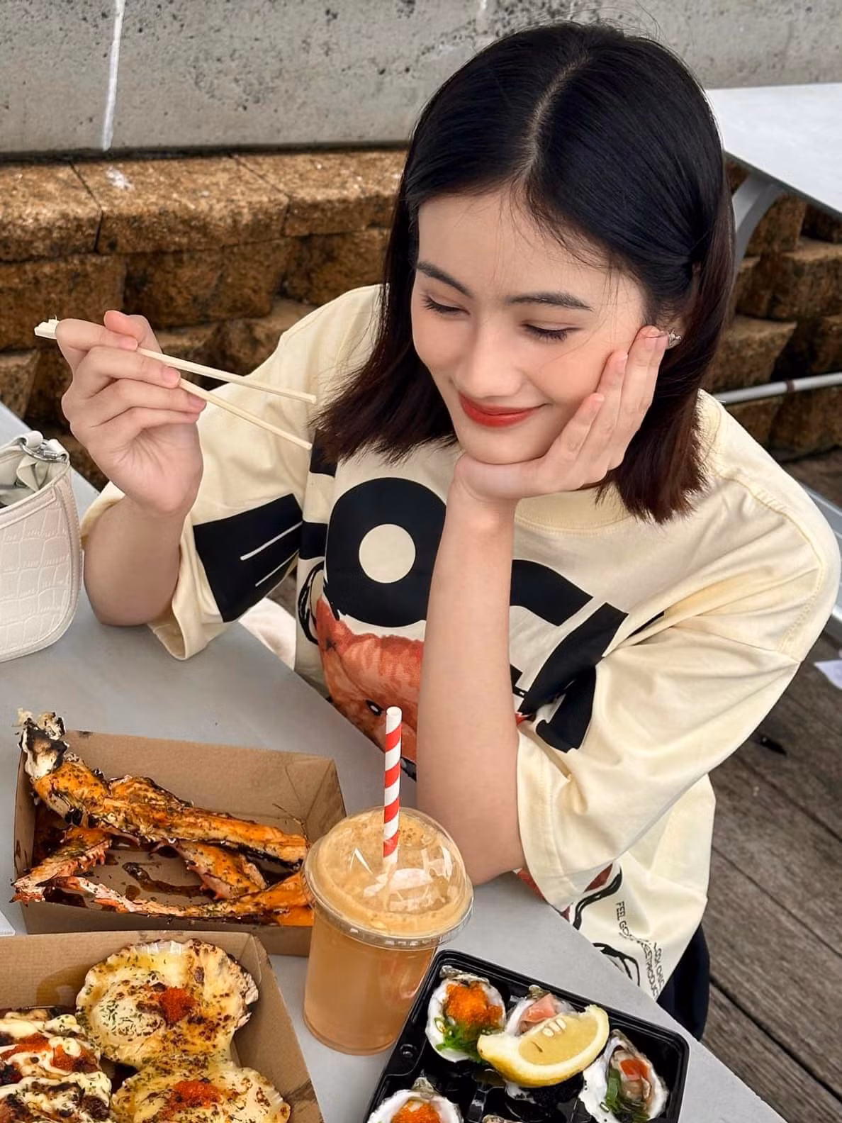 Hoa hậu Thế giới Việt Nam 2023 luôn xuất hiện với vẻ ngoài chỉn chu, rạng rỡ.