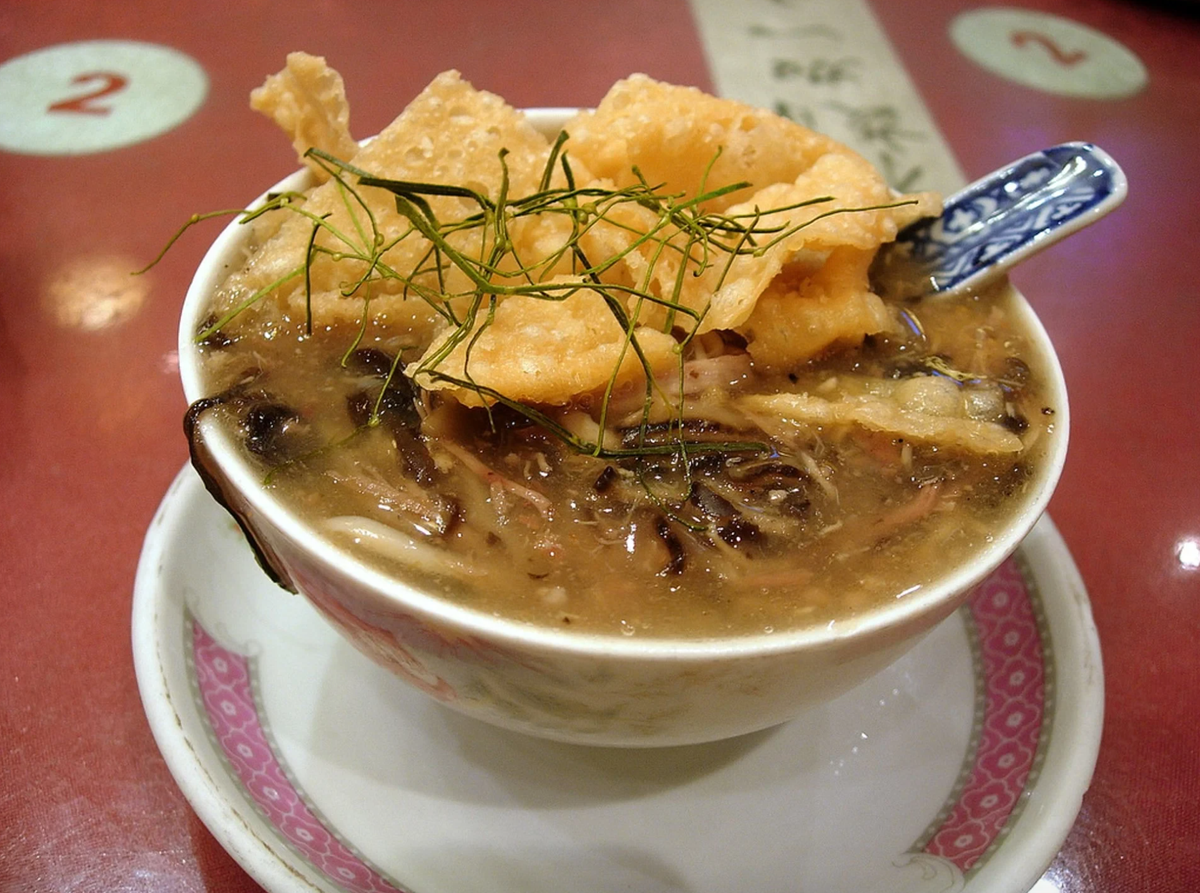 Theo những đầu bếp Trung Quốc, mọi bộ phận của rắn đều bổ dưỡng. Phần tốt nhất là túi mật - thứ được dùng để làm rượu. Ảnh: Yum Cook