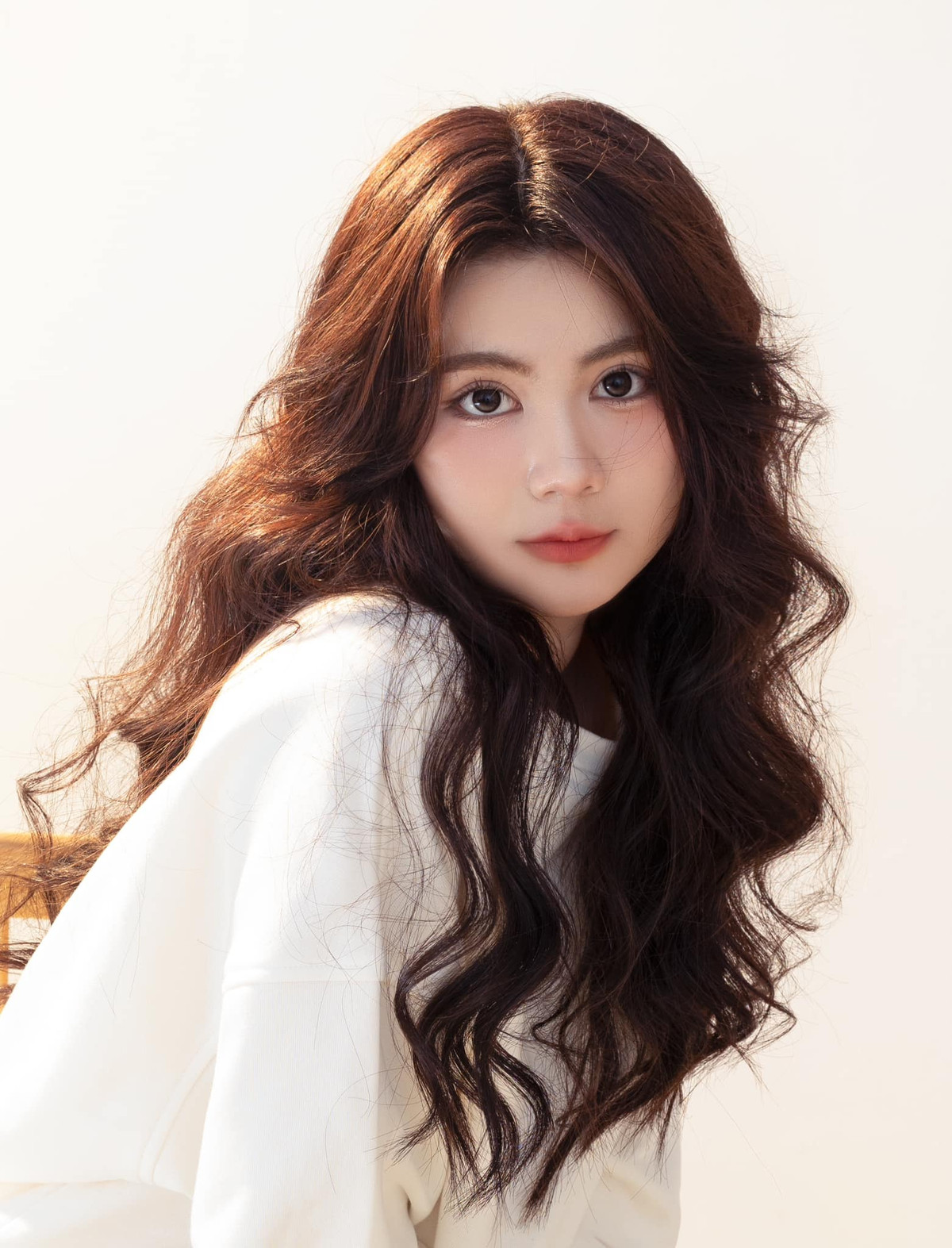 Hạt Dẻ con gái MC Quyền Linh như nàng thơ trong bộ ảnh mới.