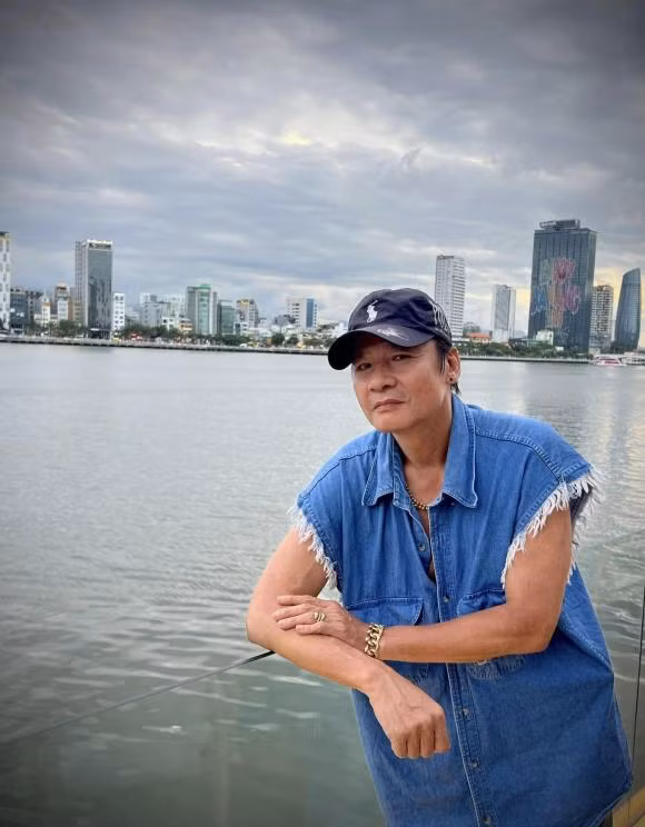 NSƯT Võ Hoài Nam tái xuất mạng xã hội với một bài thơ "tức cảnh sinh tình".