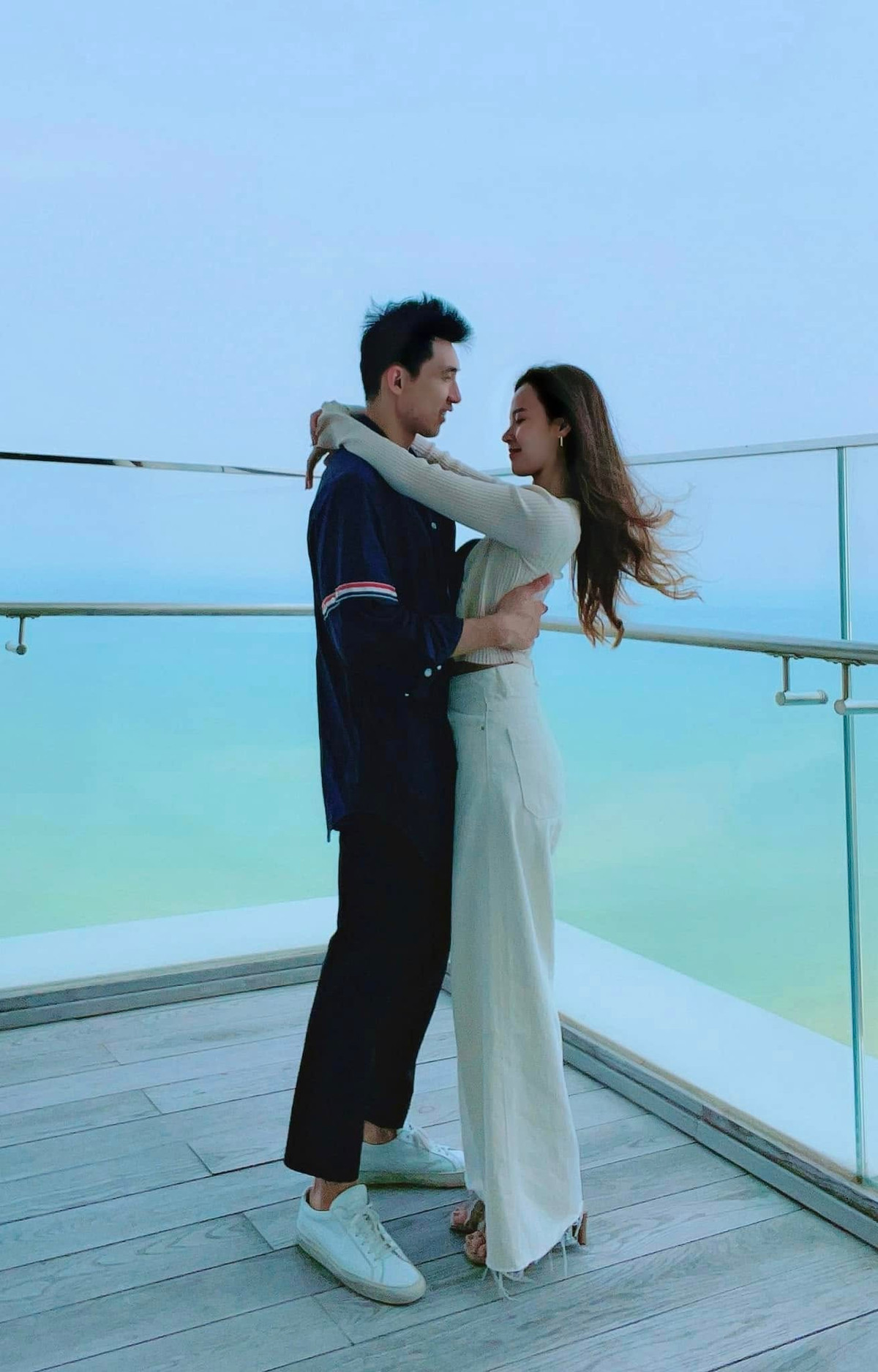 Midu đã chia sẻ lên trang cá nhân loạt ảnh kỷ niệm cùng ông xã Minh Đạt. Ảnh: FB Đặng Thị Mỹ Dung