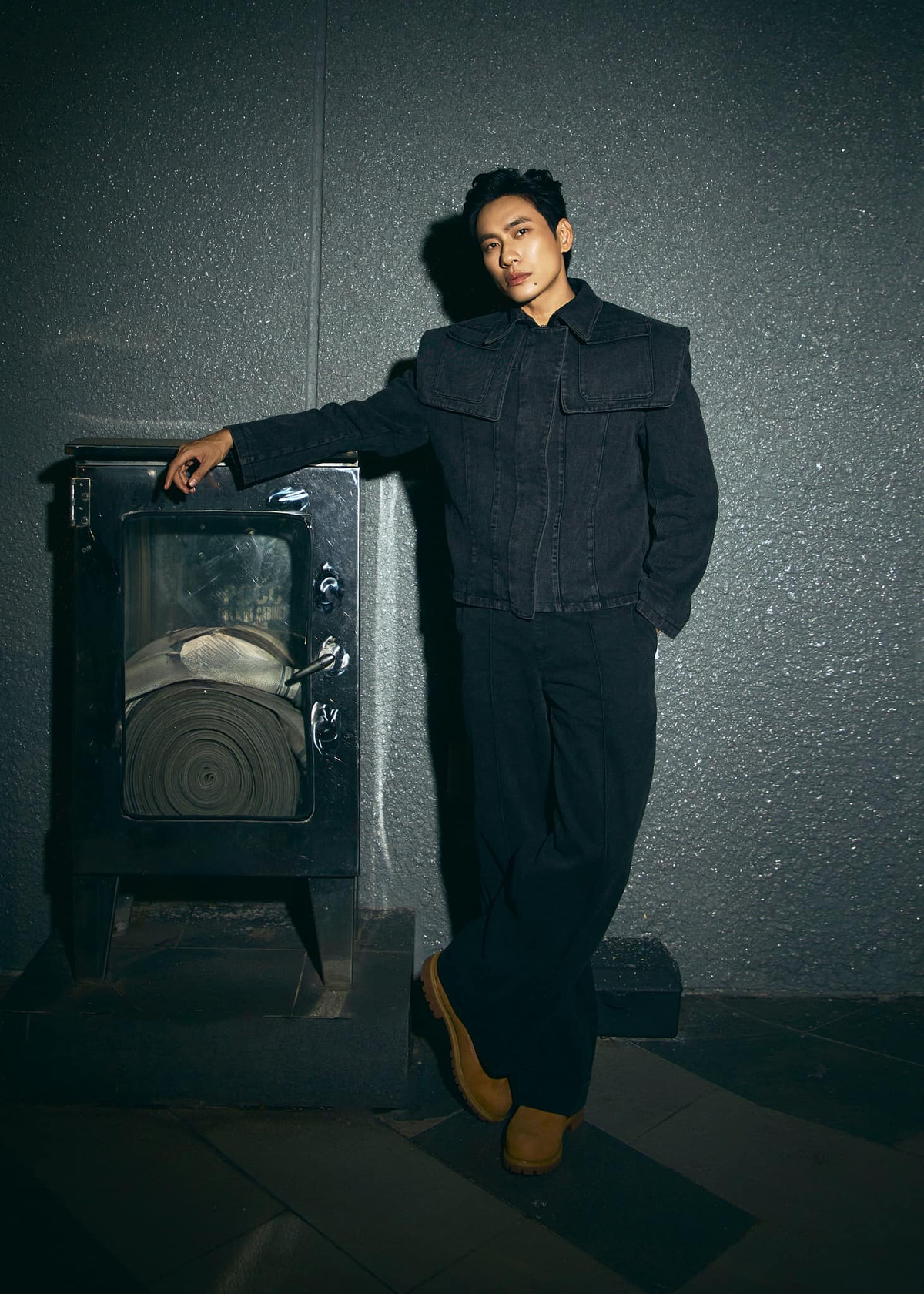 Kiều Minh Tuấn tung ảnh kèm trạng thái: "Ngân khi ở cùng ê-kip…". Ảnh: FB Kiều Minh Tuấn