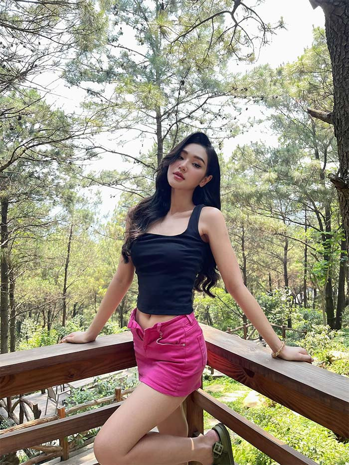 Ngoài đời, Cù Thị Trà được khen hiền lành, hài hước khác xa vẻ đáng ghét trên màn ảnh.