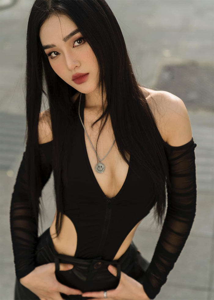 Cù Thị Trà là gương mặt diễn viên trẻ của VTV. Cô sinh năm 1999 từng theo học ngành Kế toán tại Đại học Kinh tế Quốc dân.