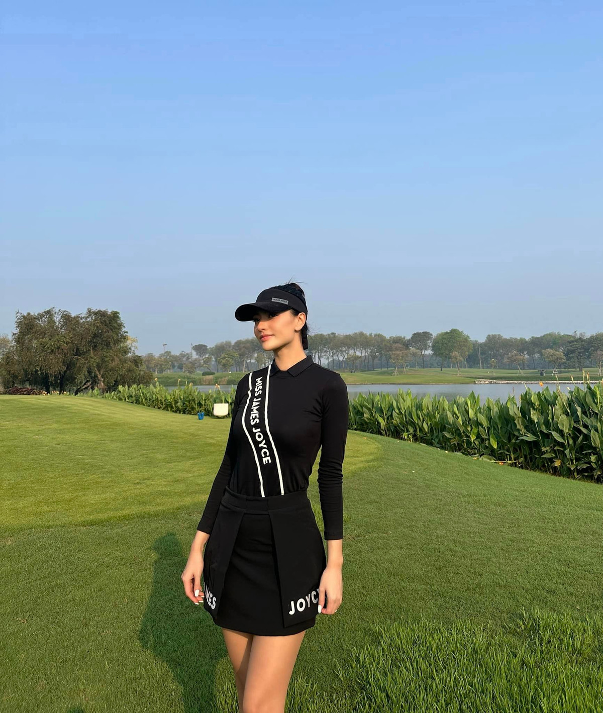 Xuất hiện tại một sự kiện mới đây, Trịnh Hồng Quế gây ấn tượng với nhan sắc mặn mà, đằm thắm.