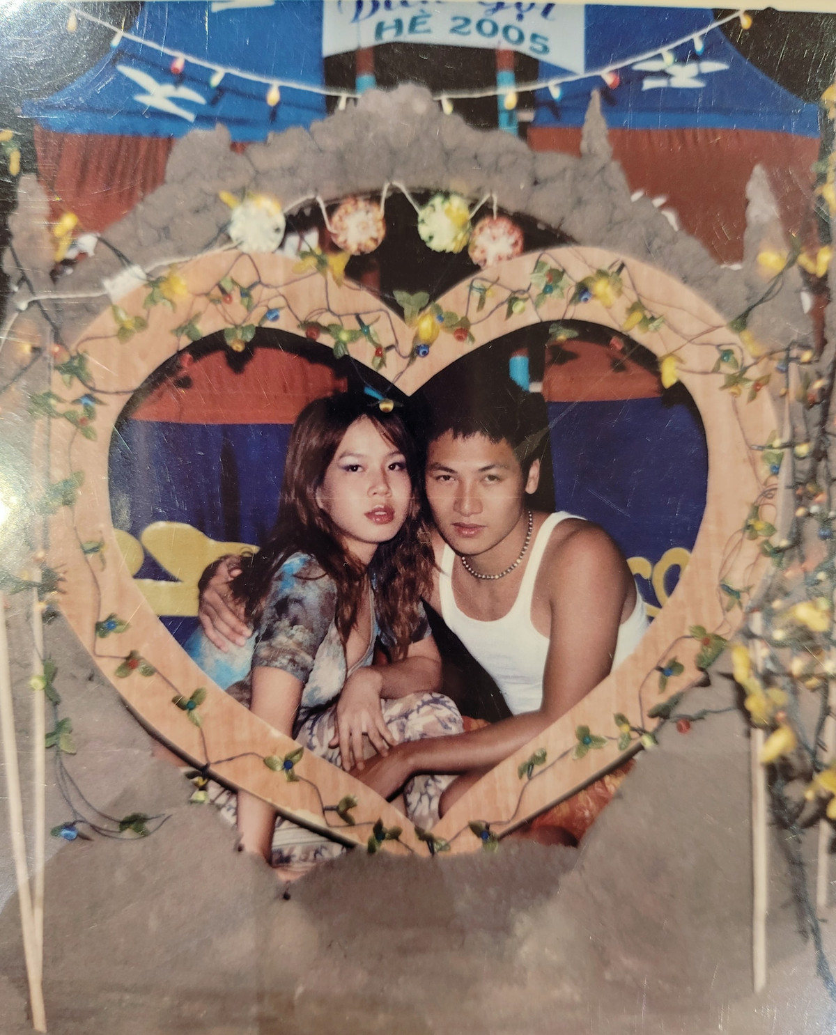 Mạnh Trường và bà xã gắn bó với nhau từ những năm tháng học cấp 3. Thời còn là học sinh, vợ của nam diễn viên đã sở hữu nhan sắc xinh đẹp.