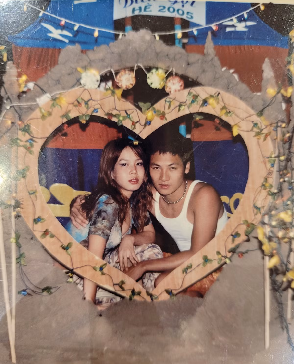 Mạnh Trường và bà xã gắn bó với nhau từ những năm tháng học cấp 3. Thời còn là học sinh, vợ của nam diễn viên đã sở hữu nhan sắc xinh đẹp.