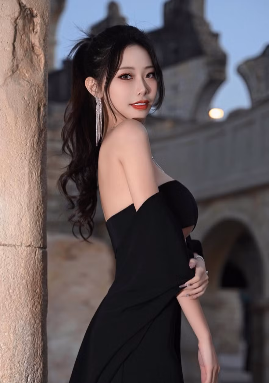 Hiện tại Mân Mân là người mẫu có tiếng.