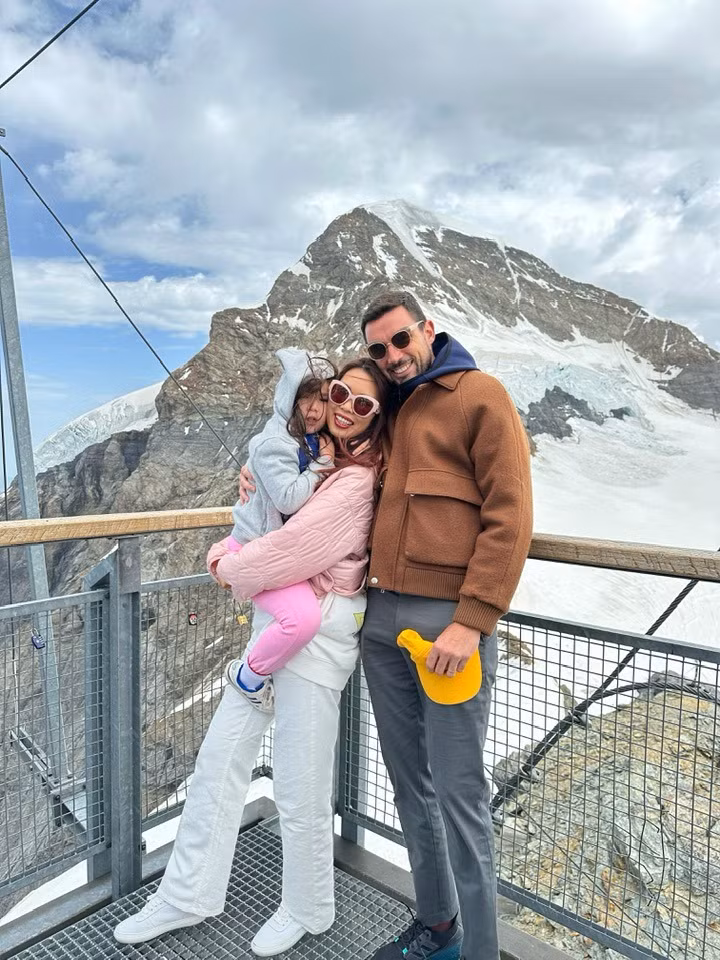 Chồng của Hà Anh luôn là chỗ dựa vững chắc cho cô cả trong công việc lẫn cuộc sống. Ảnh: FB Ha Anh Vu