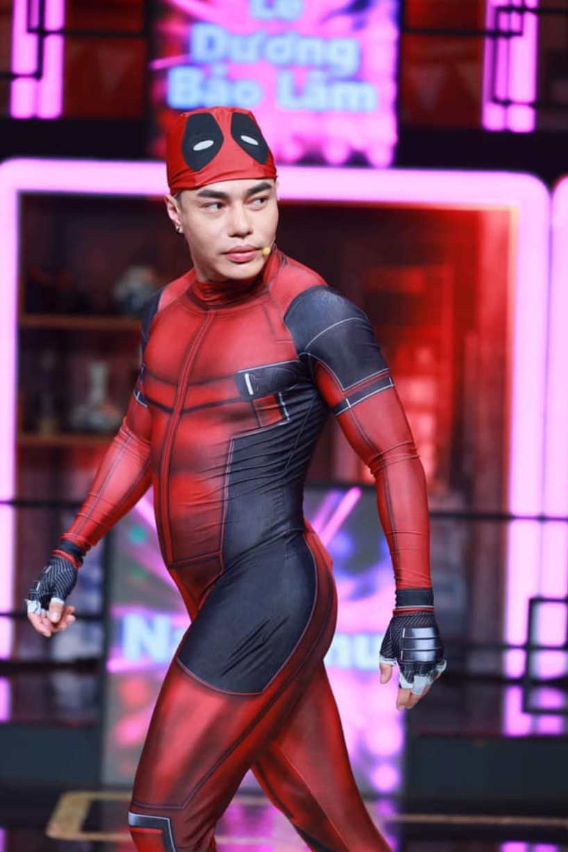 Diễn viên Lê Dương Bảo Lâm đăng ảnh diện đồ bó sát sàn sạt, lộ body "xôi thịt". Ai cũng bị ám ảnh trước màn khoe body "bức thở" của Bảo Lâm. Ảnh: FB Lê Dương Bảo Lâm