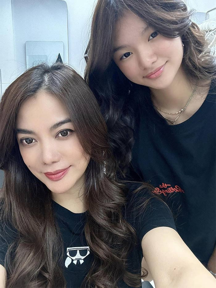 Trần Bảo Sơn - Trương Ngọc Ánh sống chung khoảng 9 năm rồi ly hôn từ đầu năm 2014. Sau đó, hai người vẫn giữ mối quan hệ tốt đẹp, cùng nhau chăm sóc, nuôi dạy con gái. Năm 2021, Trần Bảo Sơn xác nhận anh đã có bạn gái mới và con gái thứ hai. Tuy nhiên, tới đầu năm 2023, Trần Bảo Sơn cho biết đã chia tay bạn gái. (Ảnh: FB Trương Ngọc Ánh)