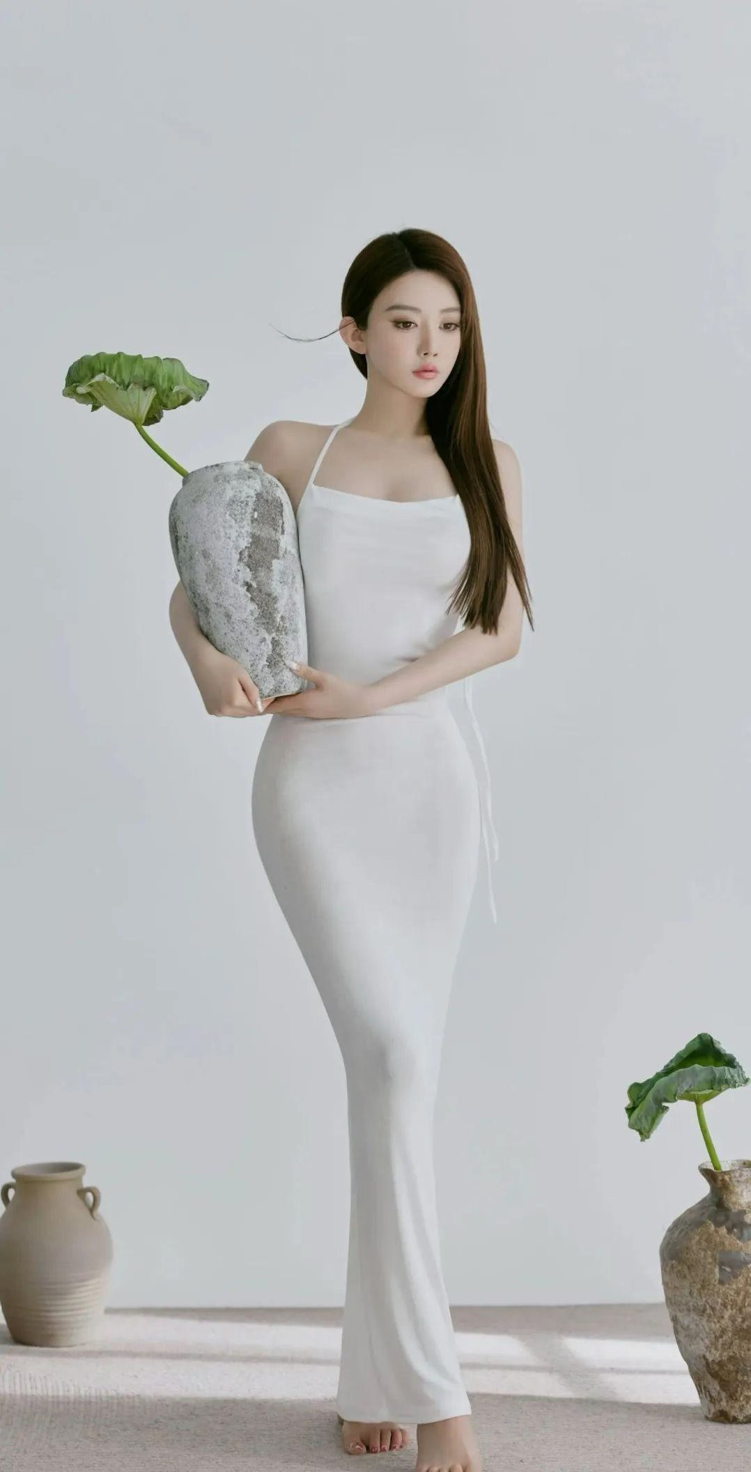 Chu Lâm Gia cao 1m70, nặng 48 kg.