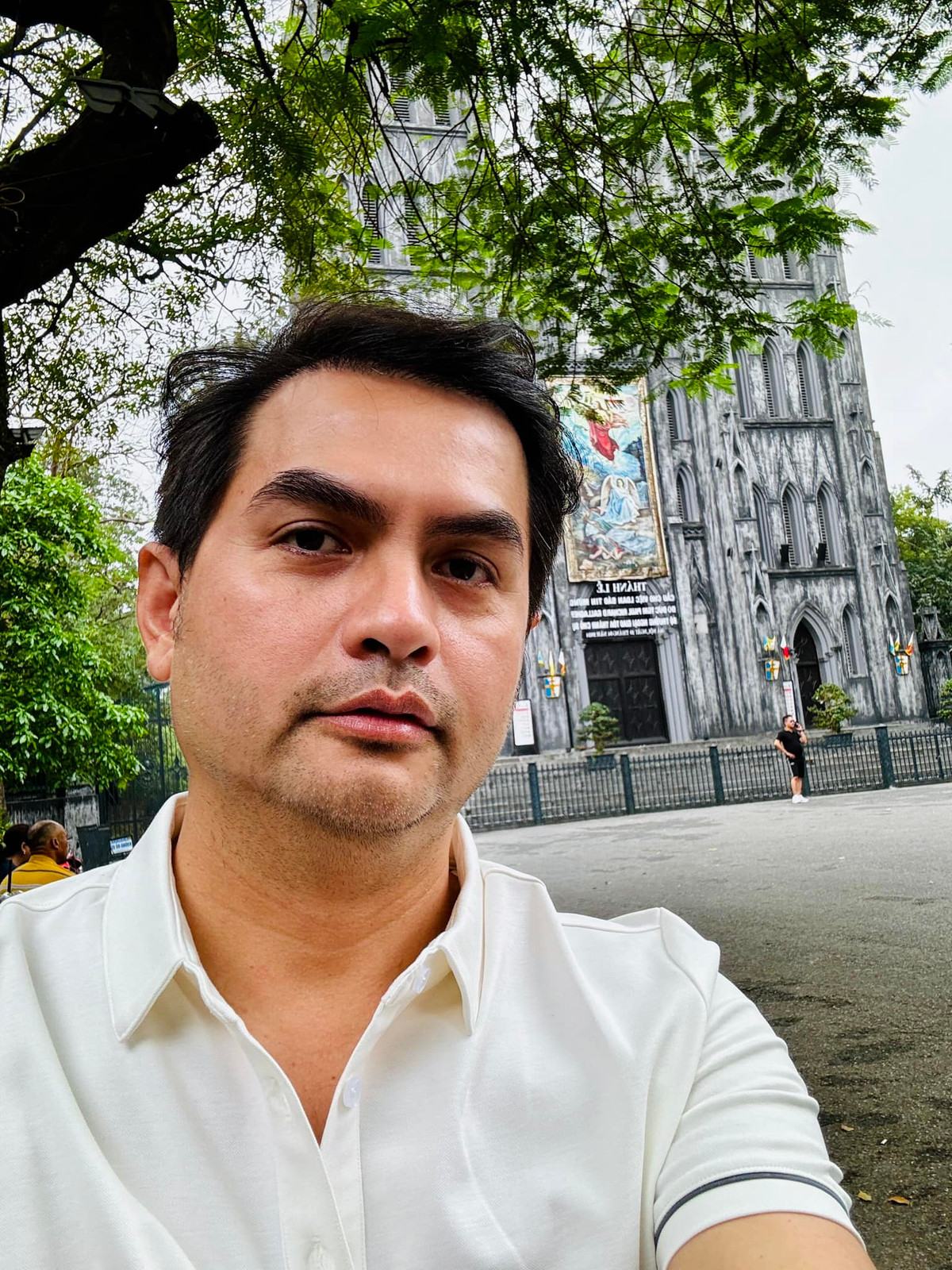 Đức Tiến cho biết, kể từ khi sang Mỹ định cư, anh đã thành lập công ty truyền thông và đồng thời làm MC cho các sự kiện, chương trình hải ngoại vào cuối tuần.