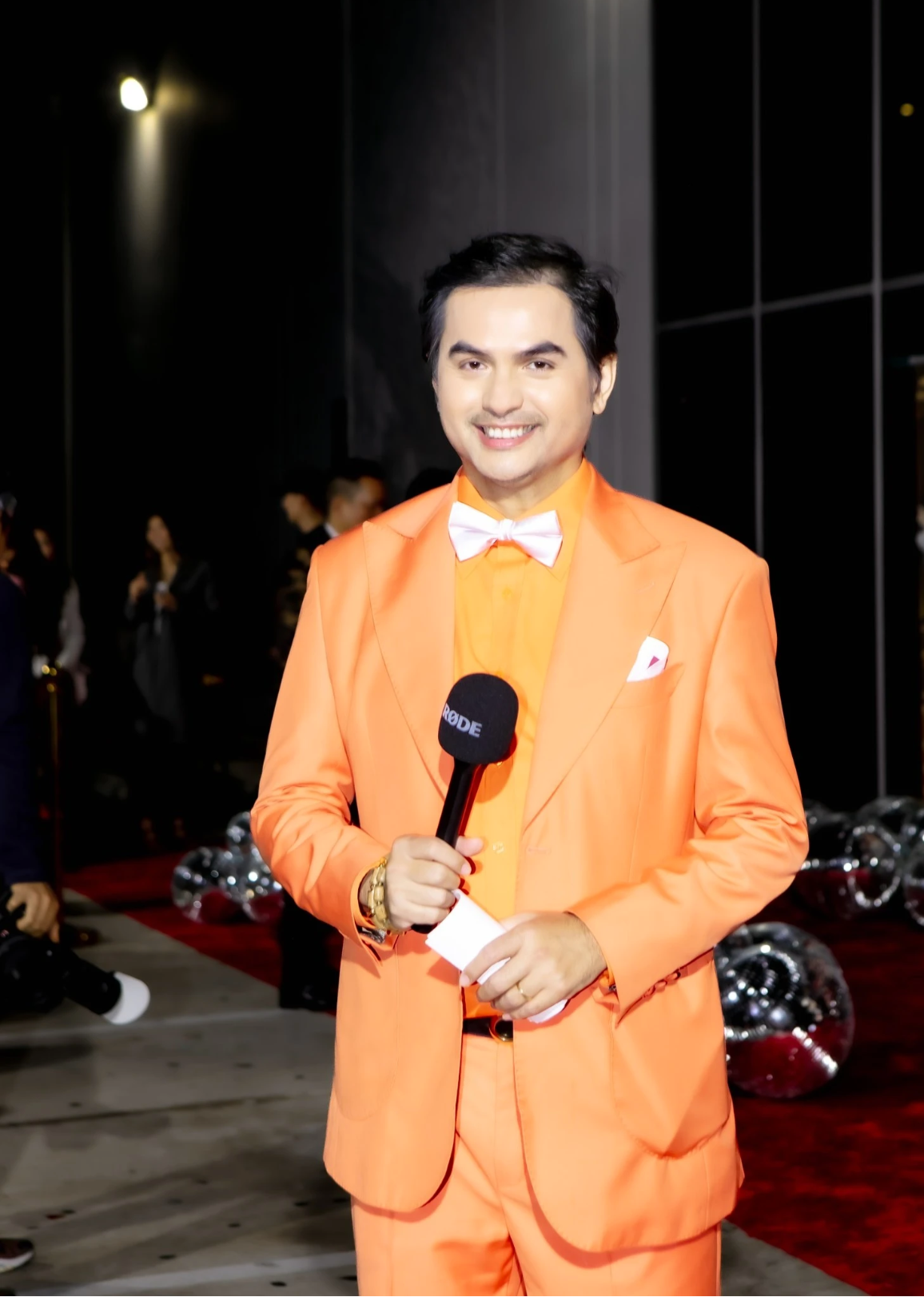 Nhiều nghệ sĩ Việt Nam đã bày tỏ sự tiếc thương nam diễn viên Đức Tiến trên mạng xã hội. Họ nhớ về Đức Tiến không chỉ với vai trò là một diễn viên tài năng mà còn là một người bạn, người đồng nghiệp thân thiết, luôn vui vẻ và nhiệt huyết.