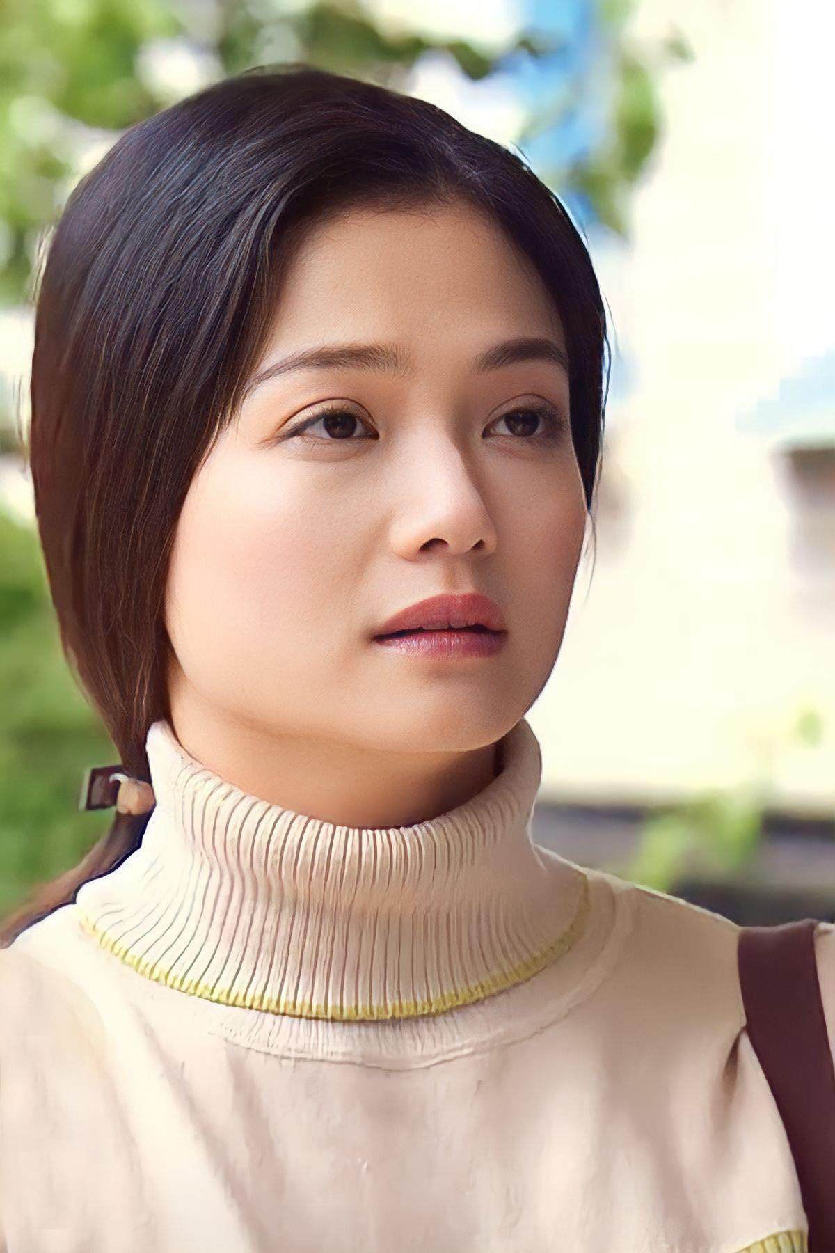 Trở lại màn ảnh năm 2018, cô đóng vai Hoa phim "Tình khúc Bạch Dương". Nhân vật của cô mưu sinh ở xứ người, chịu nhiều tủi nhục, cay đắng. Ảnh: Chụp màn hình