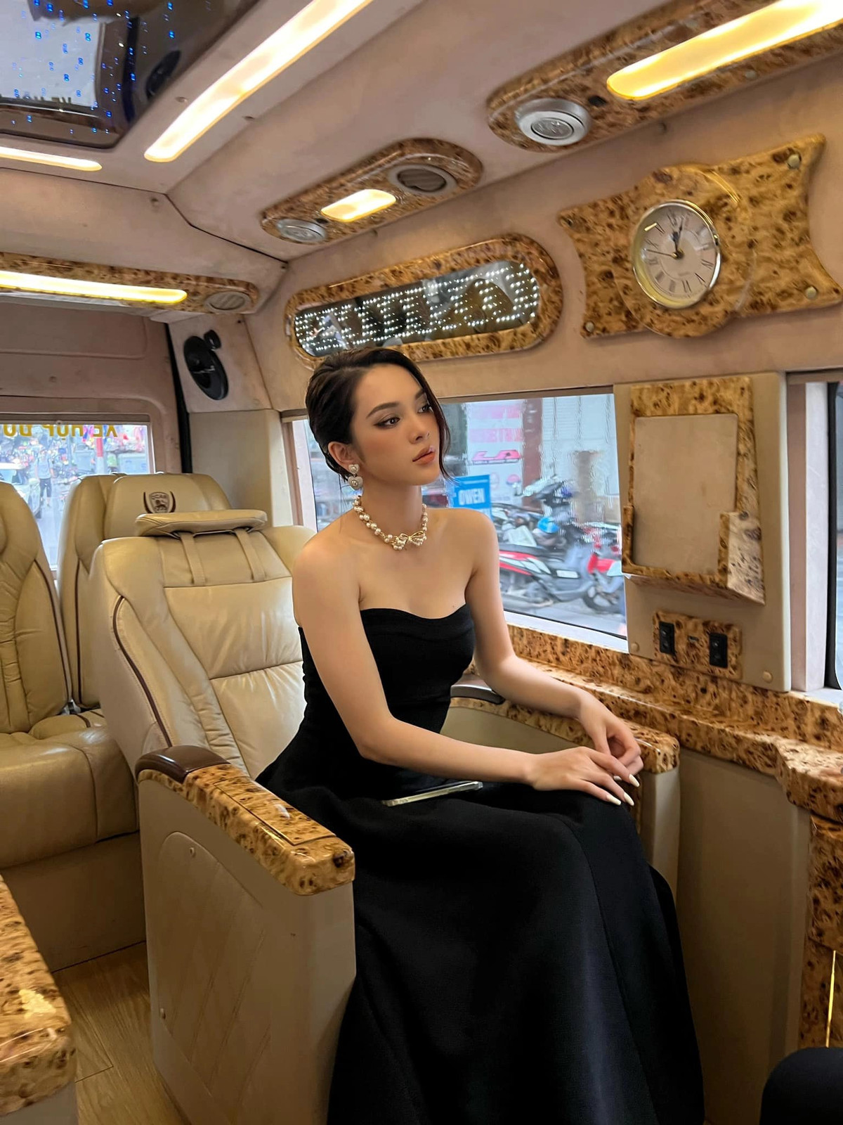 Ít ai biết, để có được thành công như hôm nay, nữ diễn viên Quỳnh Lương từng trải qua nhiều thăng trầm trong cuộc sống. Cô làm mẹ đơn thân từ khi 18 tuổi.