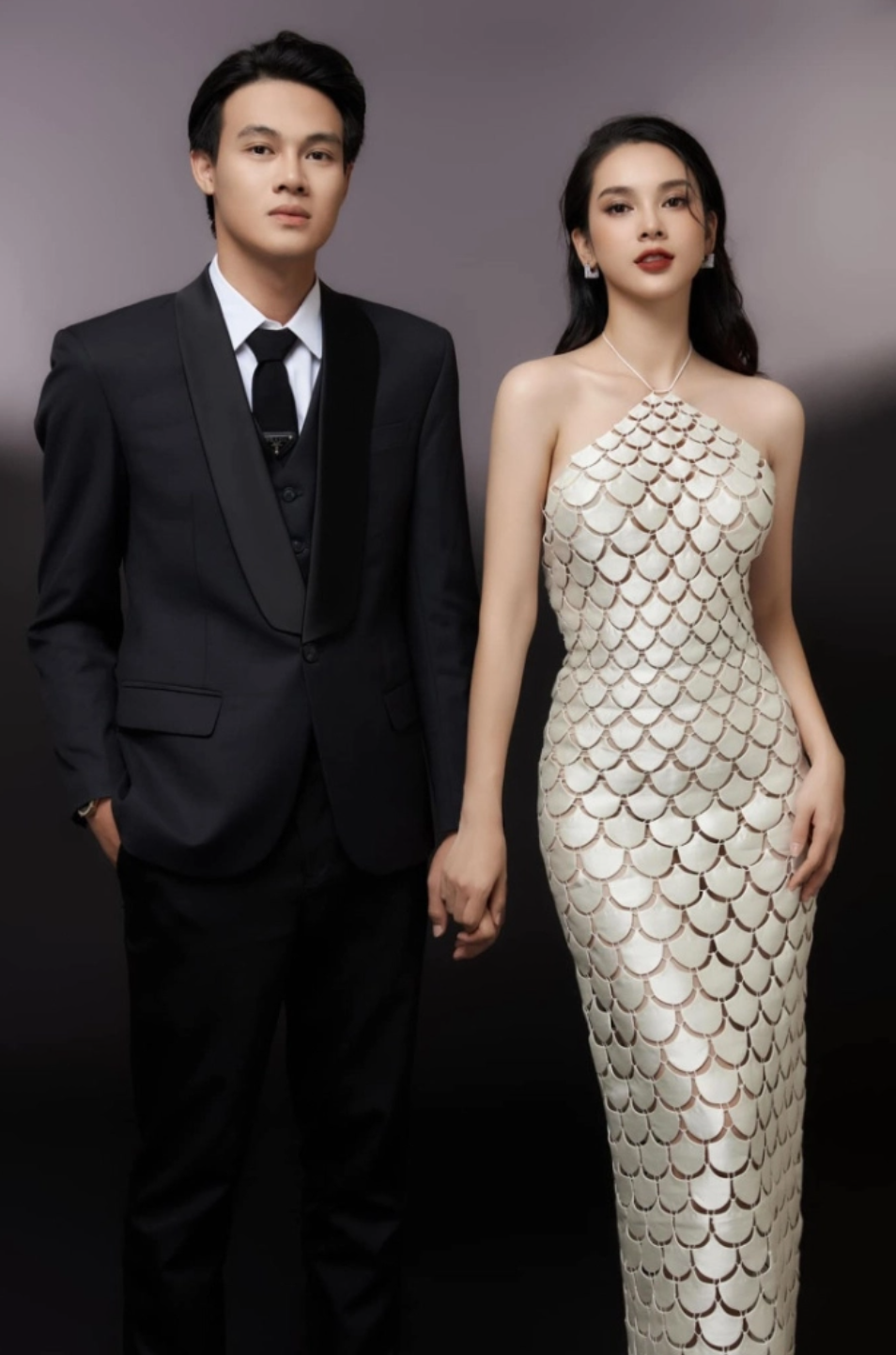 Cặp đôi được đánh giá là "xứng đôi vừa lứa" và nhận được sự hưởng ủng hộ, chúc mừng của bạn bè, đồng nghiệp.