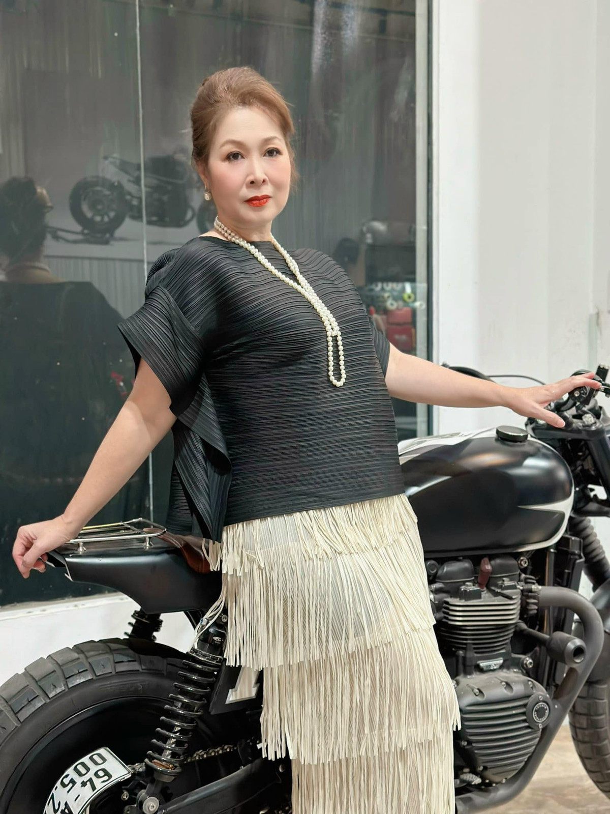 Bên cạnh sự thay đổi về vóc dáng, Hồng Vân khiến người hâm mộ "mắt tròn mắt dẹt" bởi phong cách thời trang ngày càng trẻ trung, sành điệu và đẳng cấp.