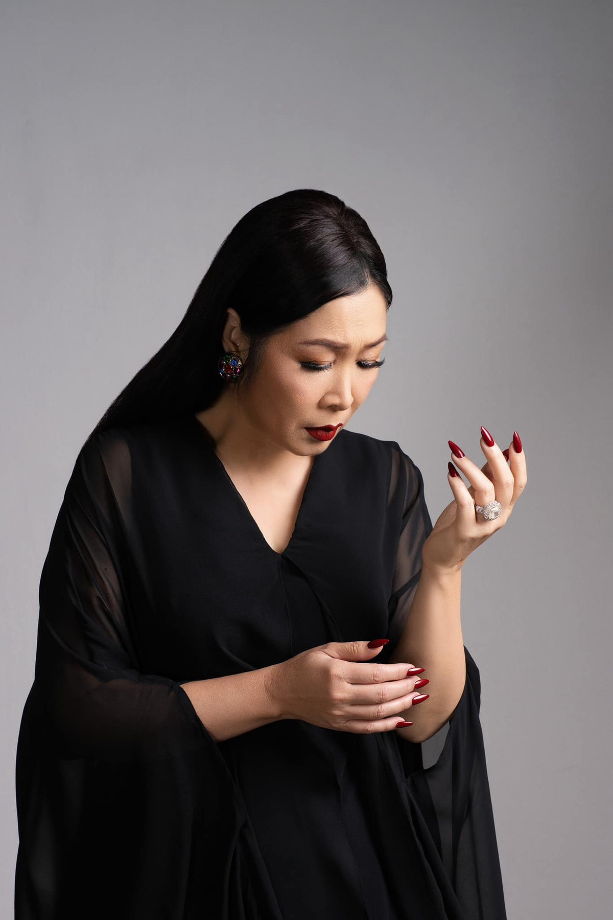 Bên cạnh sự nghiệp nghệ thuật thành công, Hồng Vân khiến nhiều người ngưỡng mộ bởi hôn nhân hạnh phúc.