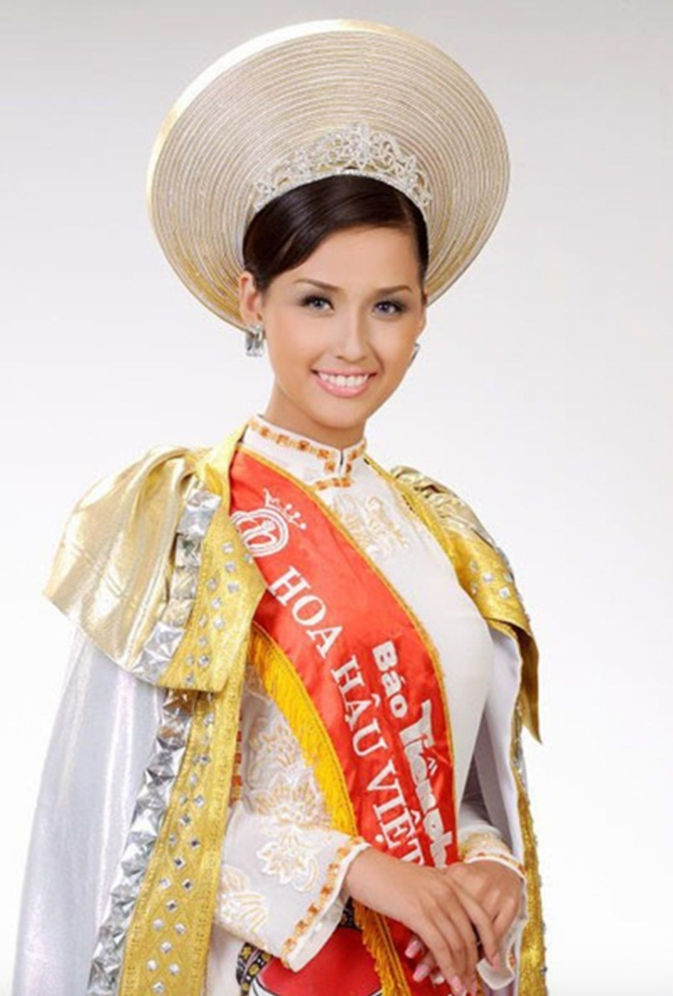 Mai Phương Thuý sở hữu làn da ngăm đen, gương mặt không cân đối. Nhiều ý kiến cho rằng vẻ ngoài của người đẹp 8X không đạt chuẩn hoa hậu. Ảnh: GĐXH