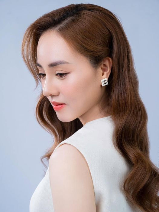 Dáng mũi mới của vợ nghệ sĩ Công Lý nhận được nhiều lời khen của bạn bè và người hâm mộ. (Ảnh: FB Ngọc Hà)