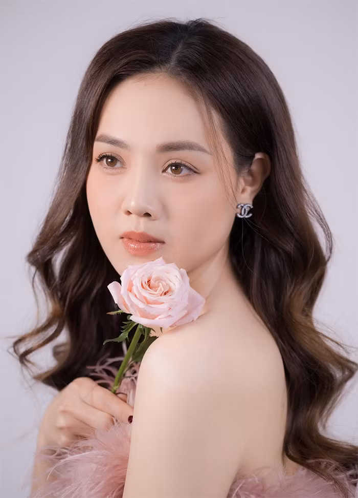 Nhan sắc của Ngọc Hà khi chưa phẫu thuật thẩm mỹ mũi lần 2. (Ảnh: FB Ngọc Hà).