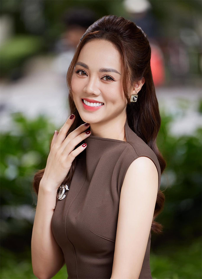 Sống mũi cũ của Ngọc Hà ngắn và không thon gọn như sống mũi mới. (Ảnh: FB Ngọc Hà)