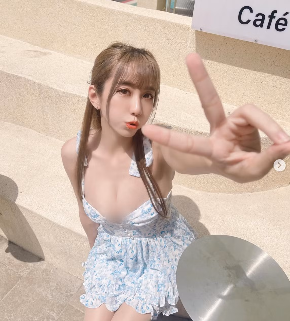 Một bộ phận khán giả tỏ ra thích thú với vẻ đẹp gợi cảm và sự tự tin của Trương Vũ Đình.