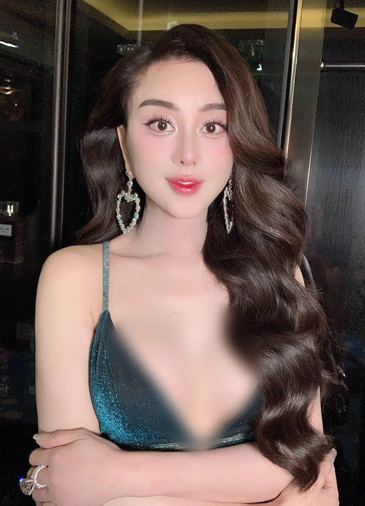 Lâm Khánh Chi đã chứng minh rằng tuổi tác không phải là rào cản để một người phụ nữ trở nên xinh đẹp và quyến rũ. Ảnh: FB Lâm Khánh Chi