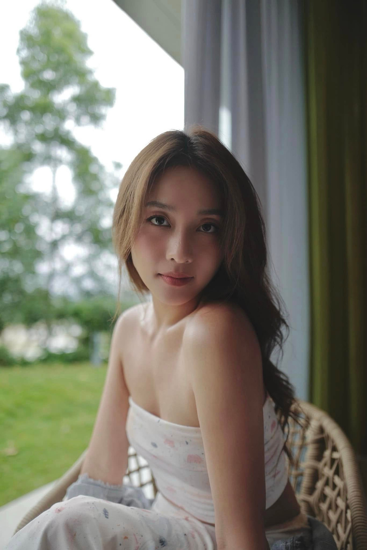 Không sở hữu ba vòng bốc lửa, nhưng diễn viên Khả Ngân rất tự tin mỗi khi diện trang phục gợi cảm. Ảnh: FB Khả Ngân