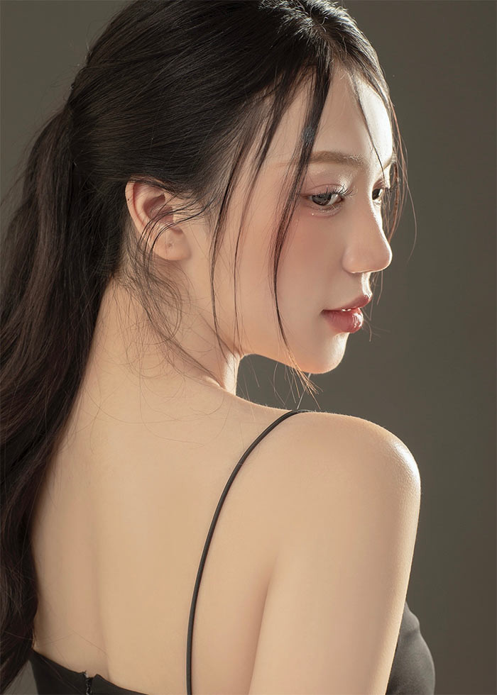 Thùy Dương sở hữu vóc dáng cân đối, khuôn mặt ưa nhìn và ngày càng thăng hạng nhan sắc theo thời gian. (Ảnh: FB Thùy Dương)