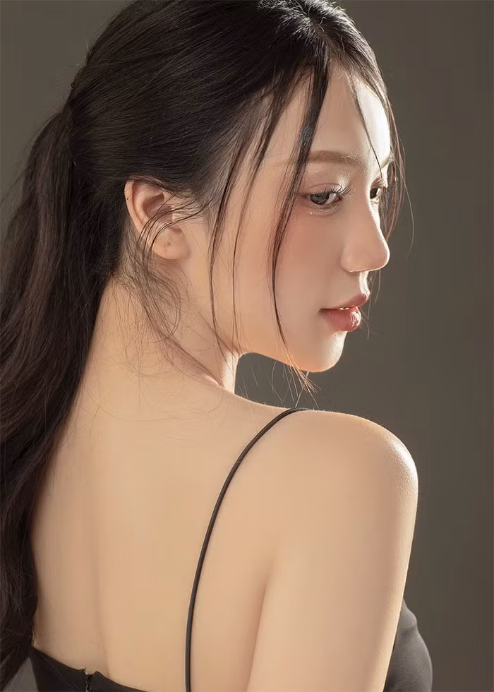 Thùy Dương sở hữu vóc dáng cân đối, khuôn mặt ưa nhìn và ngày càng thăng hạng nhan sắc theo thời gian. (Ảnh: FB Thùy Dương)