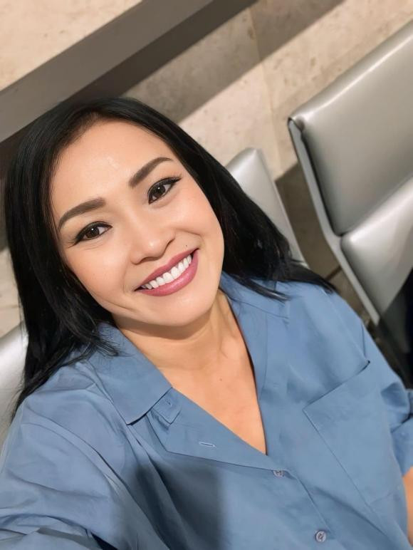 Phương Thanh tươi tắn đi hát show từ thiện ở Huế.