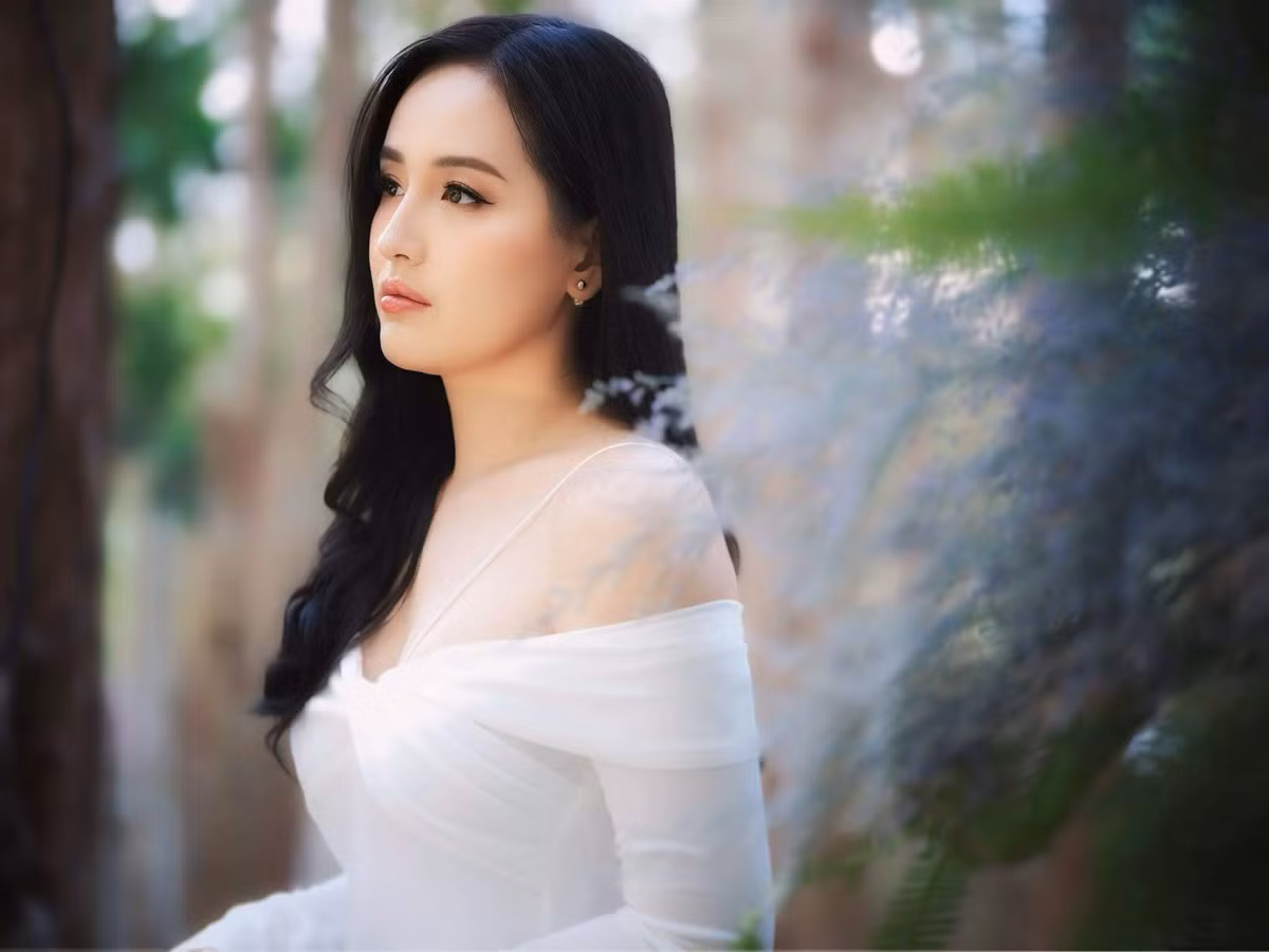 Hoa hậu Mai Phương Thuý khoe visual nét căng khi dự đám cưới Midu.