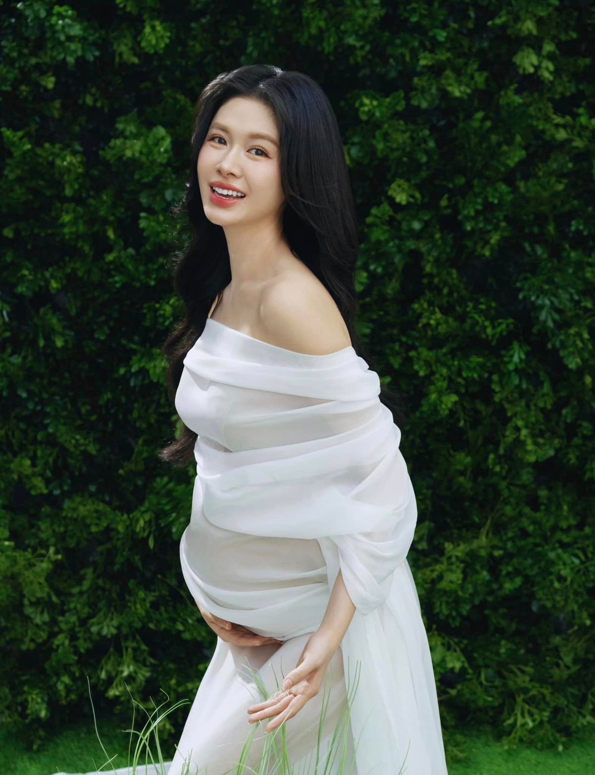 Vợ Đăng Khôi - Thuỷ Anh xuất hiện trong những bộ trang phục nhẹ nhàng, tôn lên vẻ đẹp của cô khi mang thai. Ảnh: FB Dang Khoi Nguyen