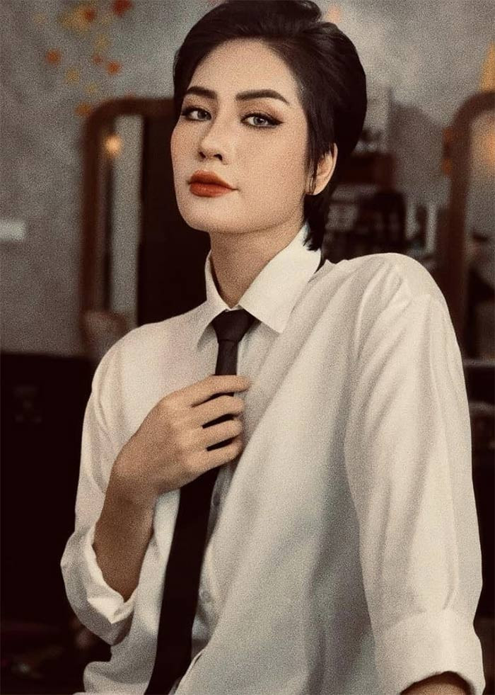 Minh Cúc sinh năm 1986, tốt nghiệp trường Cao đẳng Nghệ thuật Hà Nội, là học trò của nghệ sĩ Anh Tú. Cô công tác ở Nhà hát Tuổi trẻ, từng đóng các vở kịch như: "Nhà có ba chị em gái", "Cô gái đội mũ nồi xám", "Biến dạng"... (Ảnh: FB Minh Cúc)