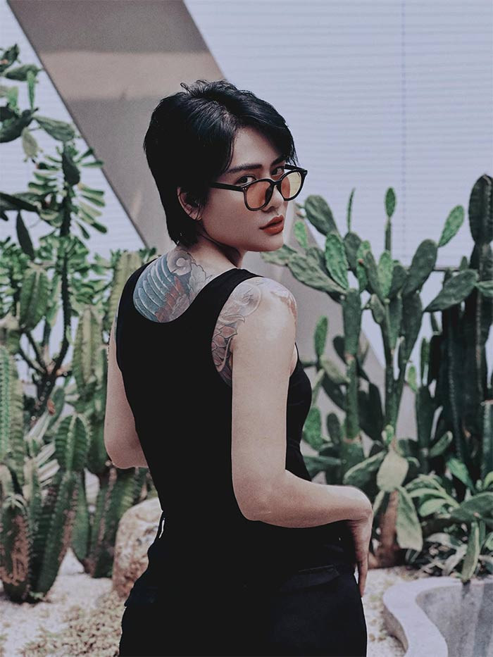 Trên màn ảnh nhỏ, nữ diễn viên ghi dấu ấn với vai Xinh (Về nhà đi con), Sâm (Hương vị tình thân), Bình (Cuộc đời vẫn đẹp sao), Khánh (Sao Kim bắn tim sao Hỏa), Ly (Độc đạo)... (Ảnh: FB Minh Cúc)