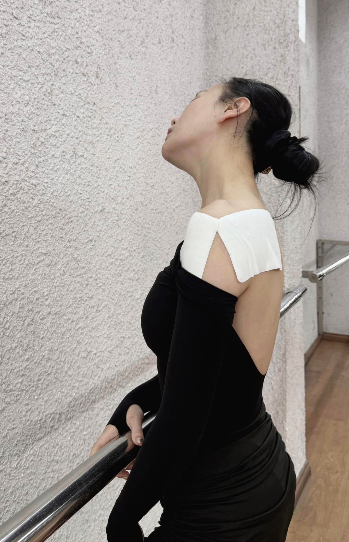 Diễn viên Phương Oanh đăng tải hình ảnh cơ thể đầy ê ẩm sau quá trình tập luyện cho Bước nhảy hoàn vũ. Ảnh: FB Đỗ Phương Oanh