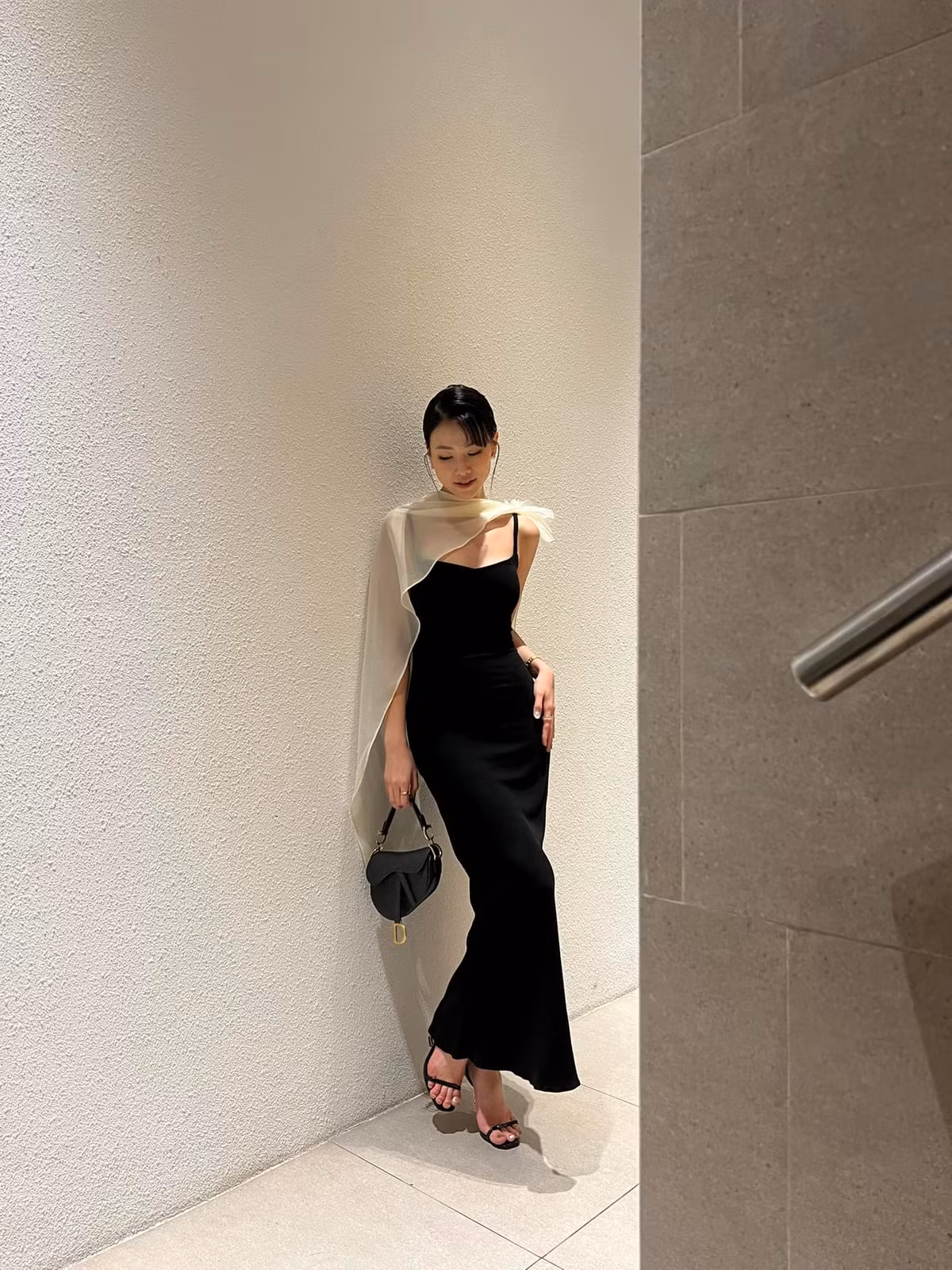 Hoa hậu Phương Khánh sau khi đi ăn cưới Khánh Vân: "Nhớ hôn qua makeup với làm tóc đẹp lắm. Ai tháo tóc Phương Khánh dị. Ai lượm được cái phím tóc cho em xin lại nha. Em mượn chứ không phải của em". Ảnh: FB Nguyễn Phương Khánh