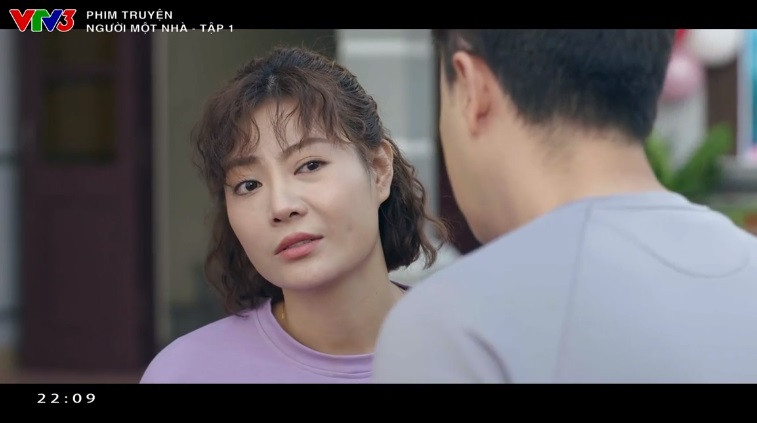 Sau vai Luyến "lươn" gây ấn tượng trong "Cuộc đời vẫn đẹp sao", Thanh Hương tái ngộ khán giả truyền hình với vai Khanh - vợ của Tuệ (MC Tuấn Tú) trong phim "Người một nhà". Nhân vật của Thanh Hương là người phụ nữ nhanh nhẹn, tháo vát, nhưng vì phải lo cho kinh tế gia đình, cô dần trở nên ích kỷ, hẹp hòi.