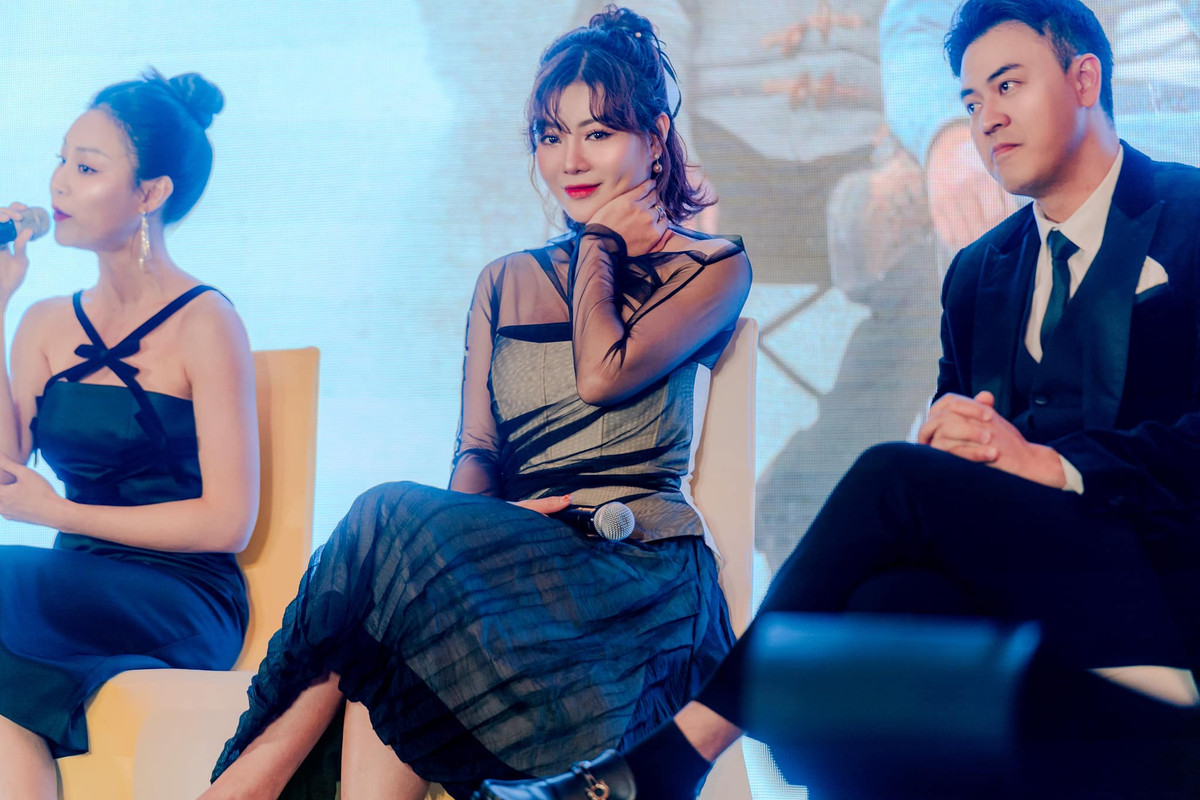 Trước khi bộ phim lên sóng không lâu, trong một cuộc phỏng vấn, Thanh Hương xác nhận đã ly hôn chồng sau 10 năm chung sống. Điều đó khiến cô phải đối mặt với khá nhiều tin đồn dùng chuyện riêng để PR cho bản thân. Tuy nhiên, nữ diễn viên thẳng thắn phủ nhận.