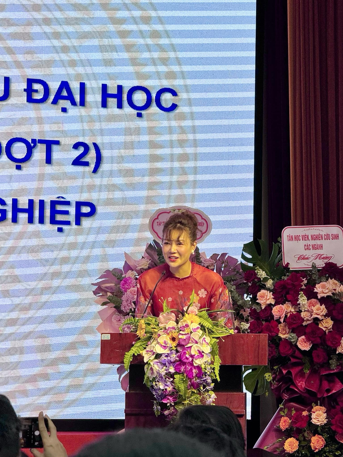 Giữ vai trò MC lẫn diễn xuất nên Thanh Hương thường xuyên phải đi công tác xa nhà. Dù bận rộn nhưng cô vẫn dành thời gian theo học thạc sĩ tại Trường Đại học Sư phạm Nghệ thuật Trung ương để thuận lợi hơn trong việc giảng dạy kỹ năng diễn xuất.