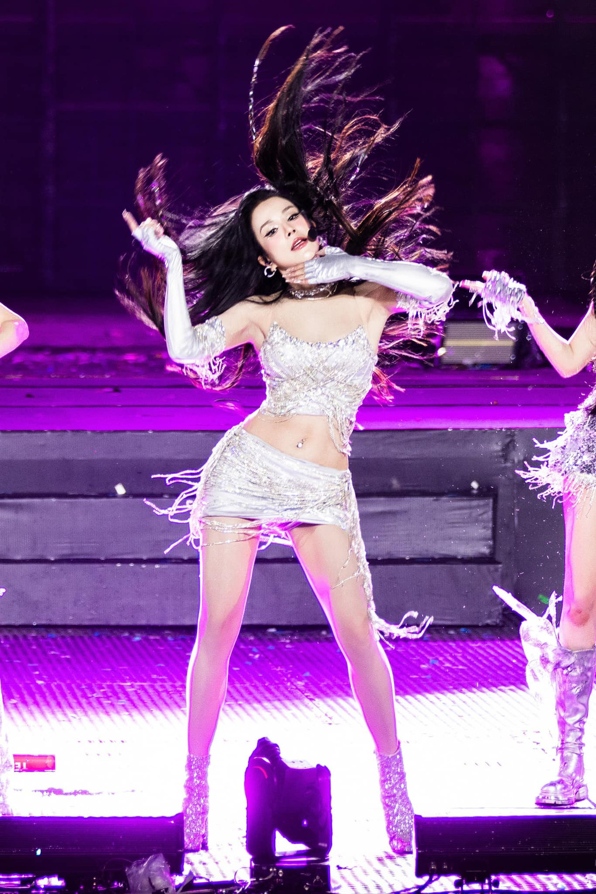 Diệp Lâm Anh biểu diễn cực "cháy" trên sân khấu "Anh trai vượt ngàn chông gai". Ảnh: FB Diep Lam Anh