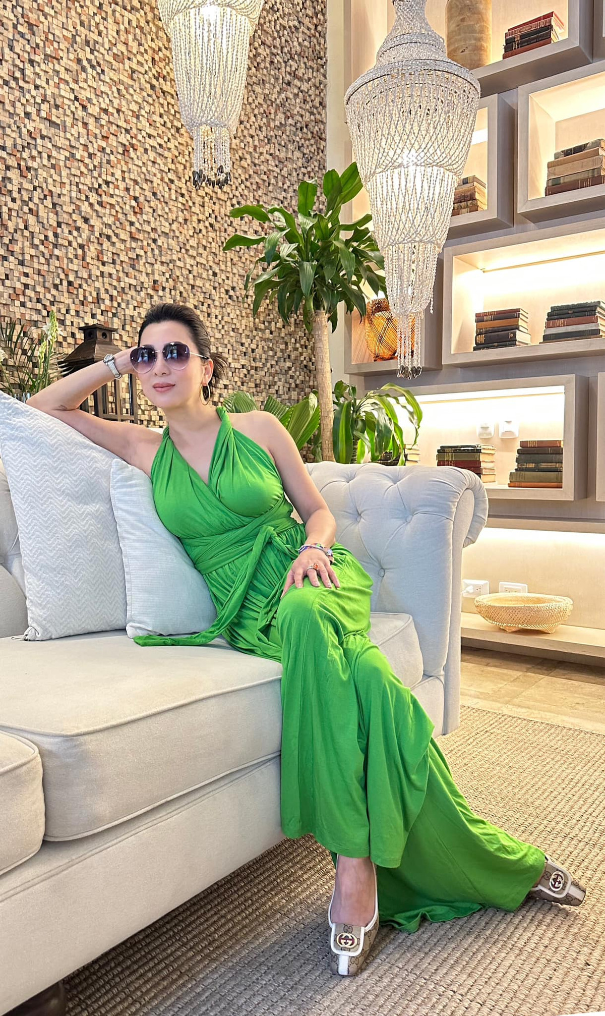 Ngoài vẻ đẹp mặn mà, sắc sảo, nữ MC còn sở hữu vóc dáng nuột nà và nóng bỏng. Ảnh: FB Nguyen Cao Ky Duyen