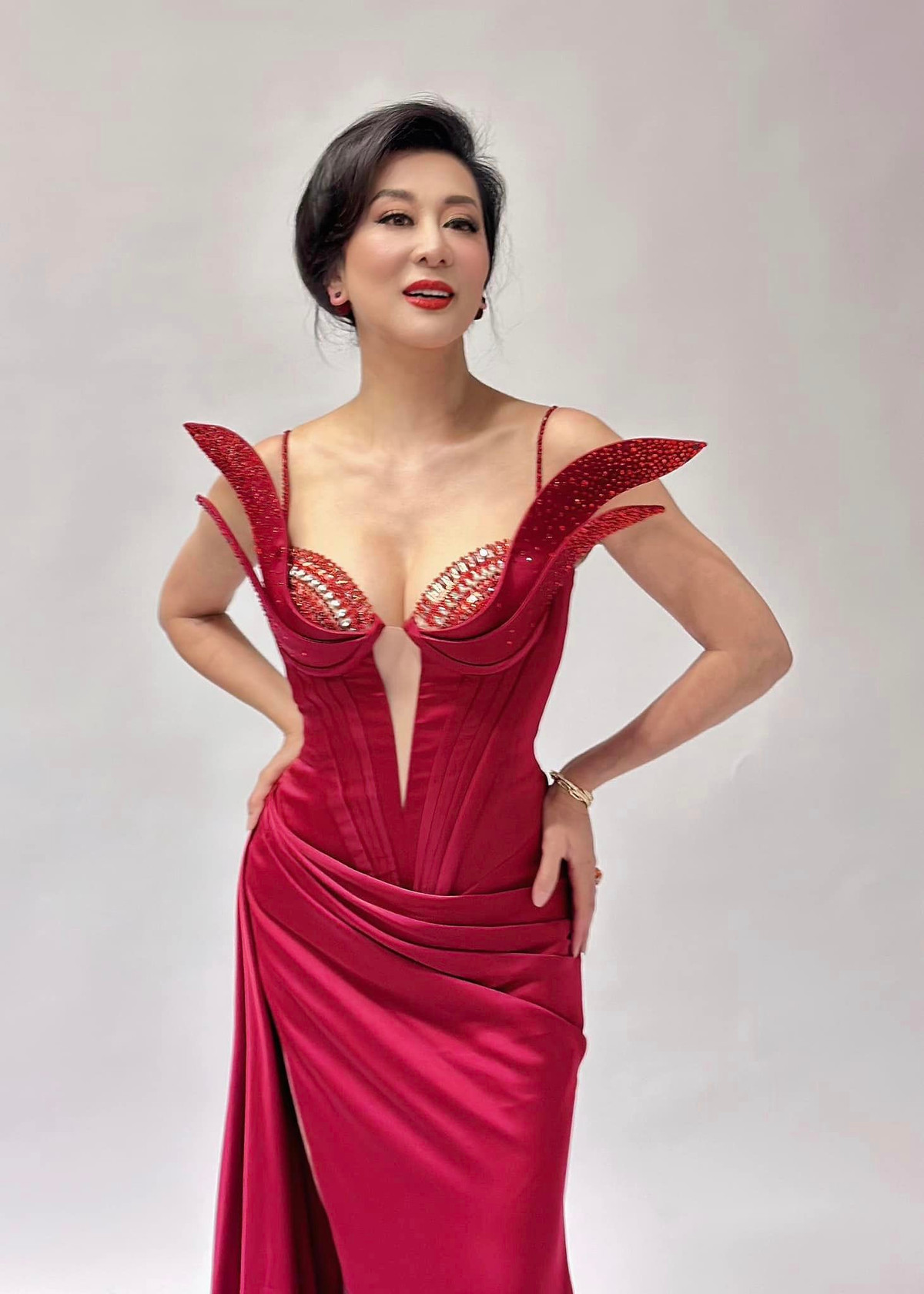 Xuyên suốt nhiều năm qua, mỗi lần nhắc tới MC Kỳ Duyên, công chúng lại nhớ ngay tới một người đẹp "trẻ mãi không già". Ảnh: FB Nguyen Cao Ky Duyen